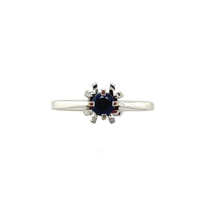 White gold ring with sapphire 14 krt