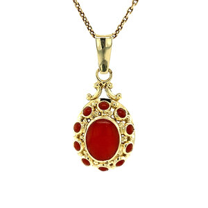 Gold entourage pendant with blood coral 14 krt