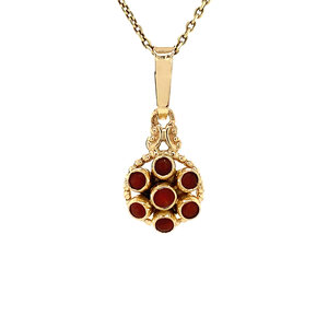 Gold entourage pendant with blood coral 14 krt