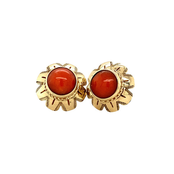 vintage Gouden oorstekers met bloedkoraal 14 krt