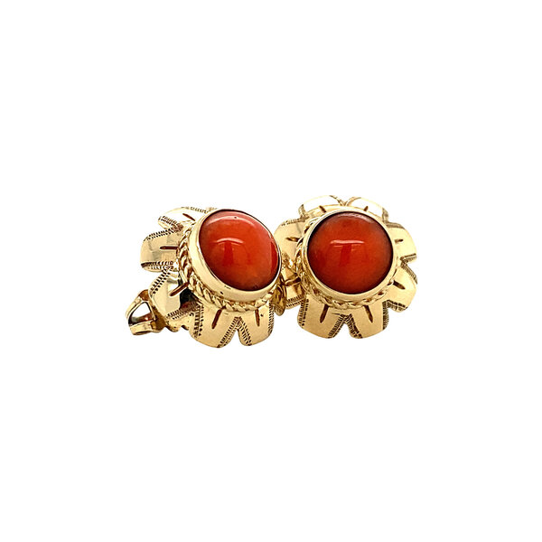 vintage Gouden oorstekers met bloedkoraal 14 krt