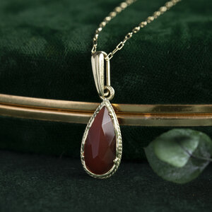 Gold pendant with carnelian 14 kt