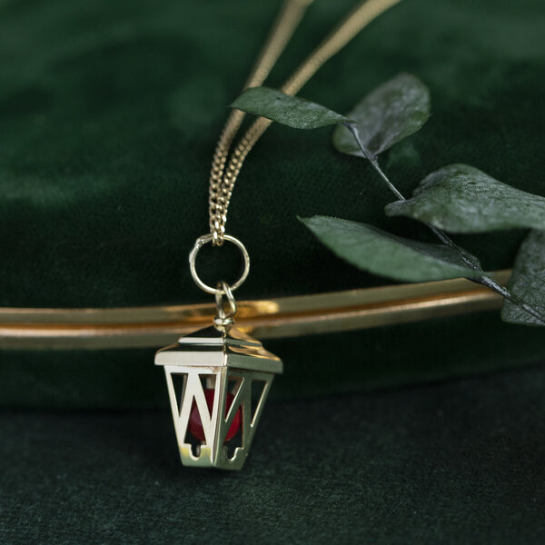 vintage Gold lantern pendant with blood coral 14 kt