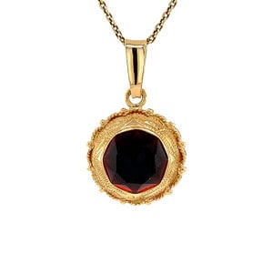 Gold pendant with garnet 14 krt