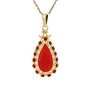 Gold entourage pendant with blood coral 14 krt