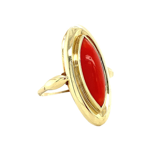 vintage Gold ring with blood coral 14 carat