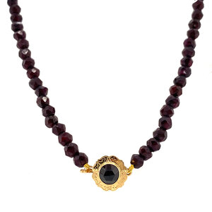 Garnet necklace with gold clasp 14 krt