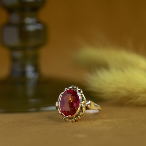 vintage Gold ring with orange sapphire 14 krt