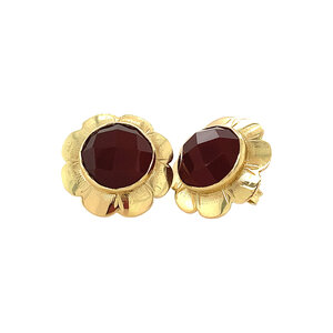 Gold stud earrings with carnelian 14 kt