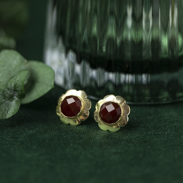 vintage Gouden solitair oorstekers met carneool 14 krt