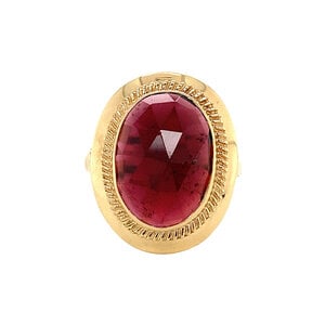 Gold ring with garnet 14 krt