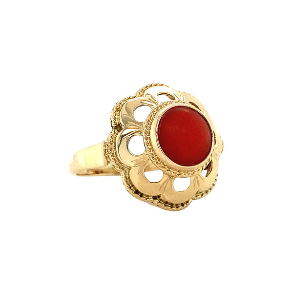 vintage Gold ring with blood coral 14 kt