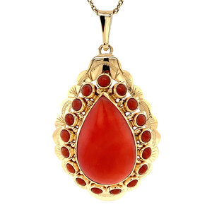 Gold pendant with blood coral 14 krt