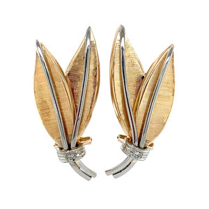 Gouden oorstekers met diamant 18 krt