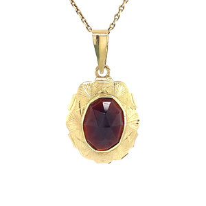 Gold pendant with garnet 14 krt