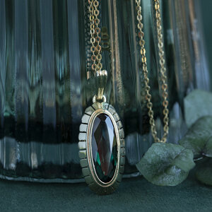 Gold pendant with green spinel 14 kt