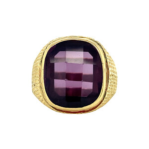 Gold signet ring with purple sapphire 14 krt