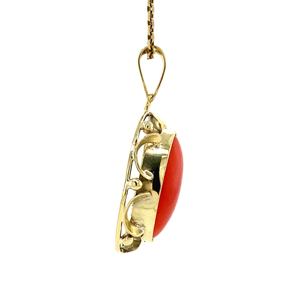 vintage Gold pendant with blood coral 14 kt