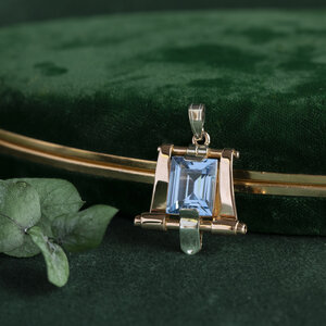 Tricolour gold pendant with blue spinel 14 kt