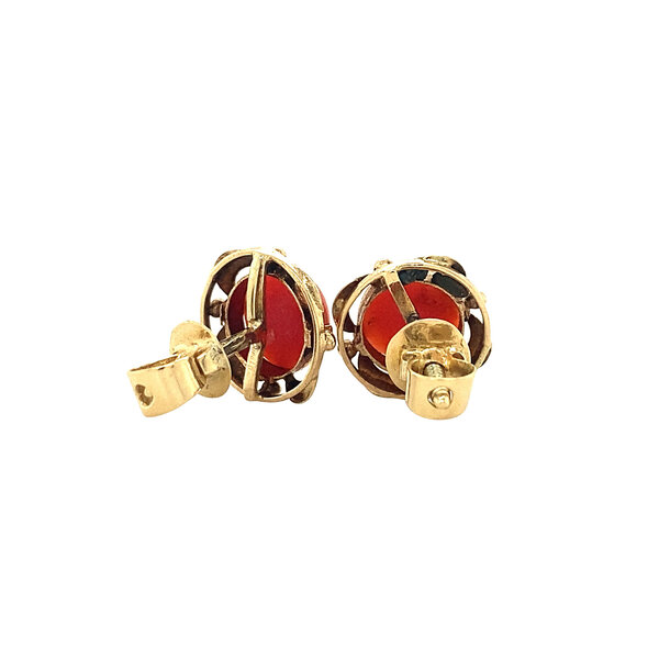vintage Gouden oorstekers met bloedkoraal 14 krt