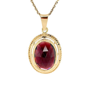 Gold pendant with garnet 14 krt