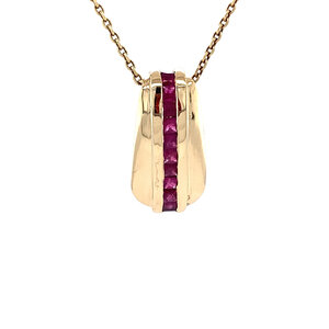 Gouden hanger met robijn 14 krt