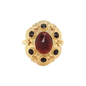 Gold entourage ring with garnet 14 krt