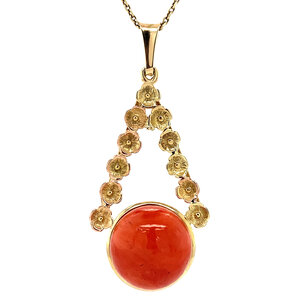 Gold pendant with blood coral 14 krt