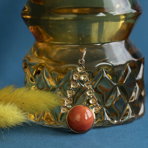 Golden pendant with blood coral 14 kt