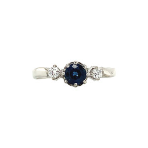 White gold ring with diamond and sapphire 14 krt