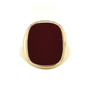 Gold signet ring with carnelian 14 krt