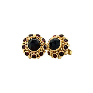 Gold entourage ear studs with garnet 14 krt