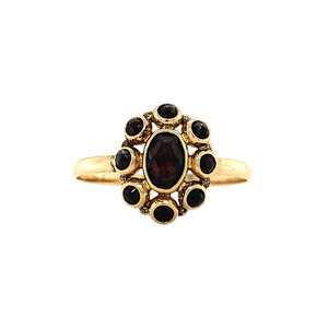Gold entourage ring with garnet 14 krt
