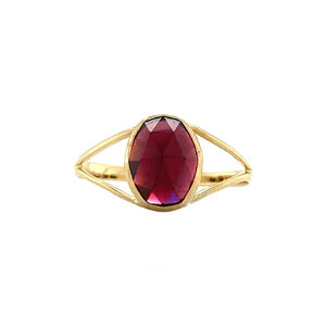 Gold ring with garnet 14 krt