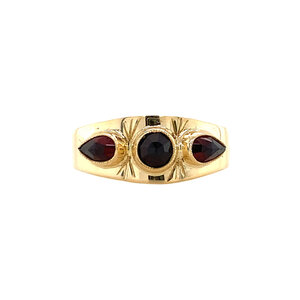 Gold ring with garnet 14 krt