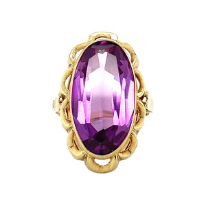 Gold ring with purple sapphire 14 krt