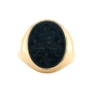 Gold signet ring with onyx 14 krt