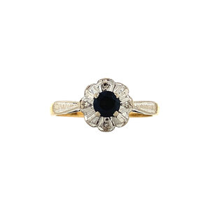 Gold entourage ring with sapphire and diamond 18 krt