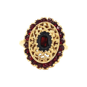 Gold ring with garnet 18 krt