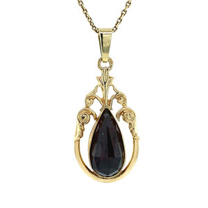 Gold pendant with garnet 14 krt