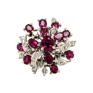White gold cocktail ring with ruby and diamonds 14 krt