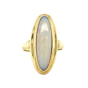 Gold ring with opal 14 krt