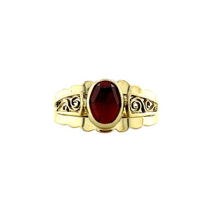 Gold ring with garnet 14 krt