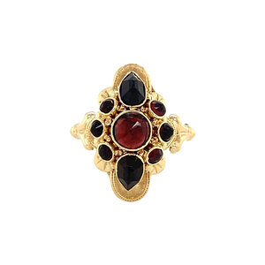 Gold entourage ring with garnet 14 krt