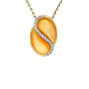 Gold pendant with mother of pearl and diamond 14 krt