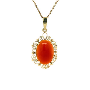 Gold pendant with carnelian 14 krt