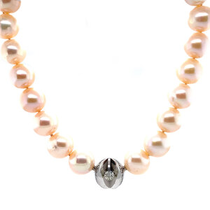 Schoeffel pearl necklace with diamonds 18 krt