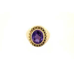 Gold signet ring with amethyst 14 kt