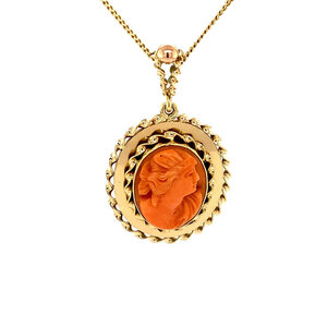 Gold pendant with blood coral 14 krt