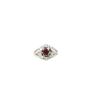 Witgouden ring met robijn en diamant 14 krt